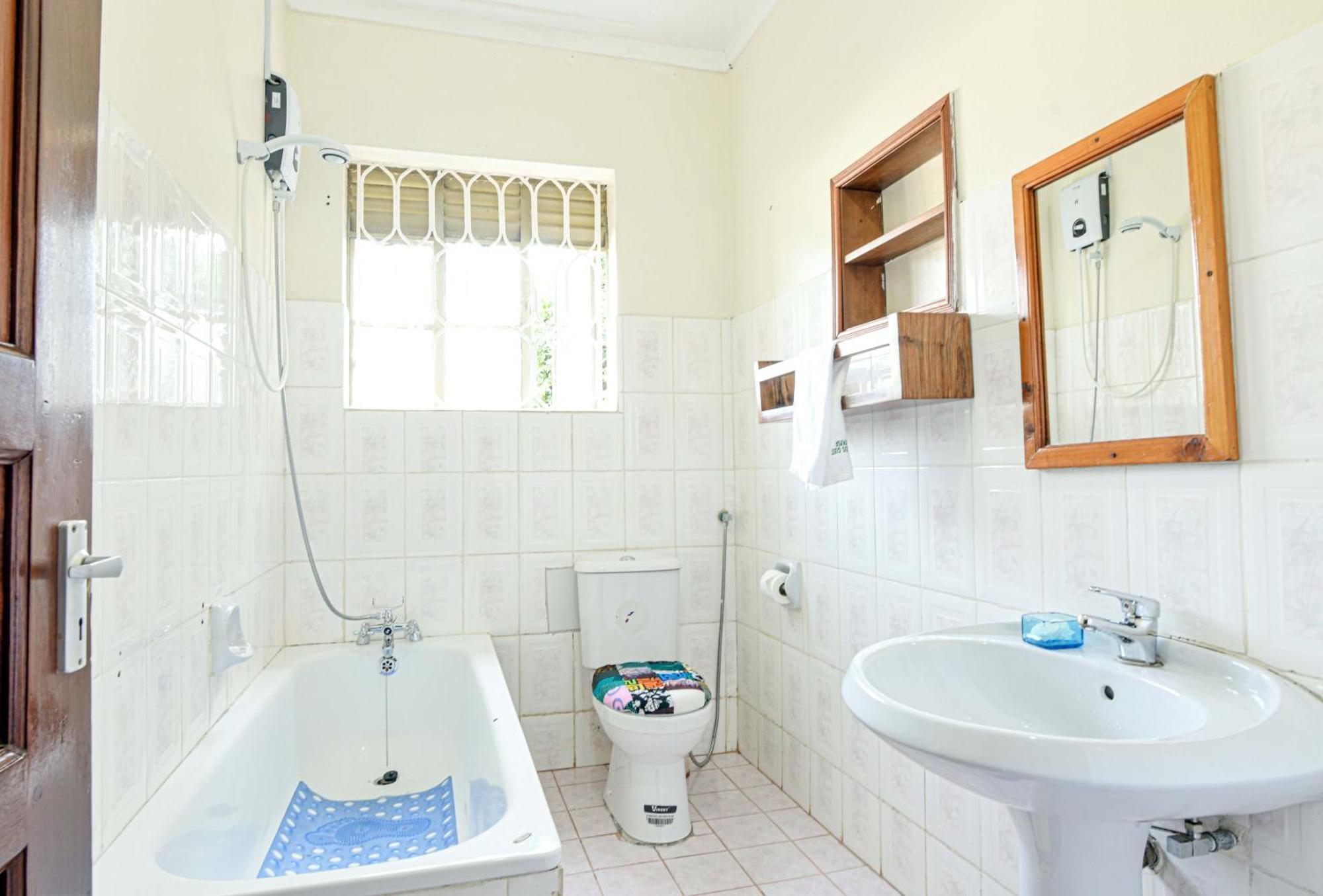 Cycad Entebbe Guest House 외부 사진